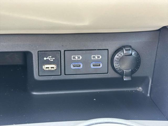 Photo of 2022 Wind Chill Pearl Toyota Highlander