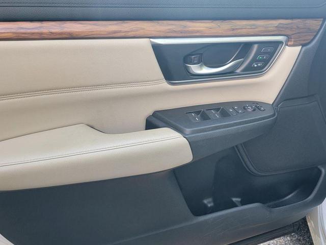 Photo of 2018 White Diamond Pearl Honda CR-V