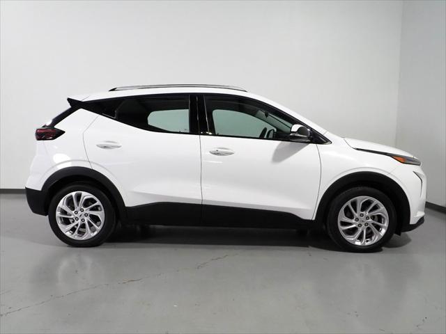 Photo of 2022 Summit White Chevrolet Bolt EUV