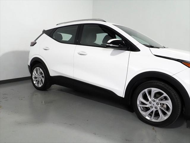 Photo of 2022 Summit White Chevrolet Bolt EUV