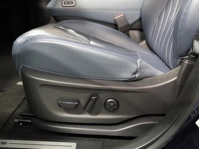 Photo of 2023 Deep Ocean Blue Pearl/Black Diamond Pearl Nissan ARIYA