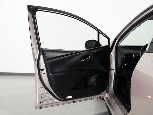 Photo of 2018 Titanium Glow Toyota Prius Prime