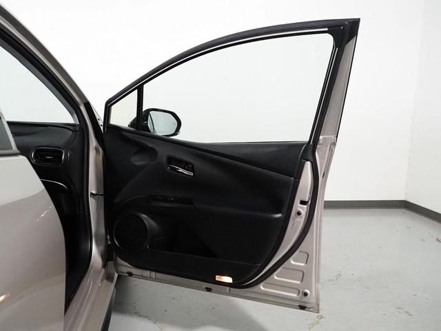 Photo of 2018 Titanium Glow Toyota Prius Prime