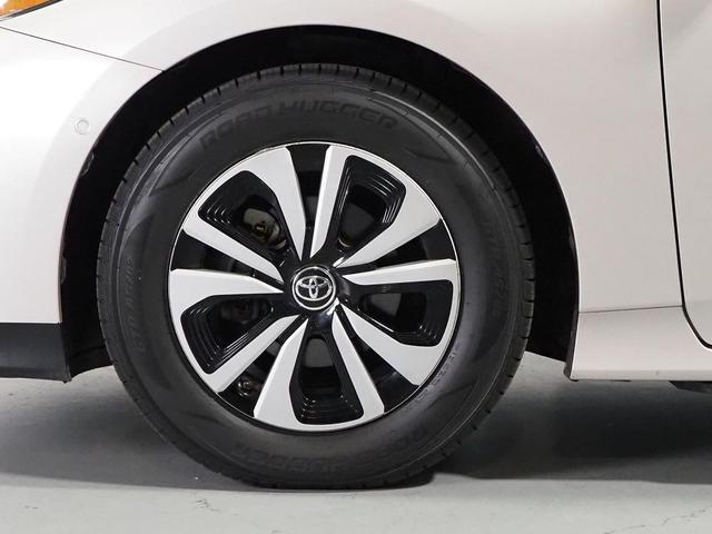 Photo of 2018 Titanium Glow Toyota Prius Prime