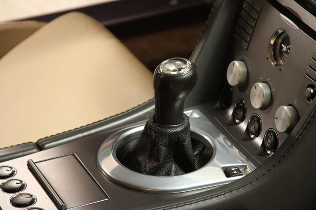 Photo of 2006 GREY Aston Martin V8 Vantage