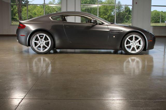 Photo of 2006 GREY Aston Martin V8 Vantage