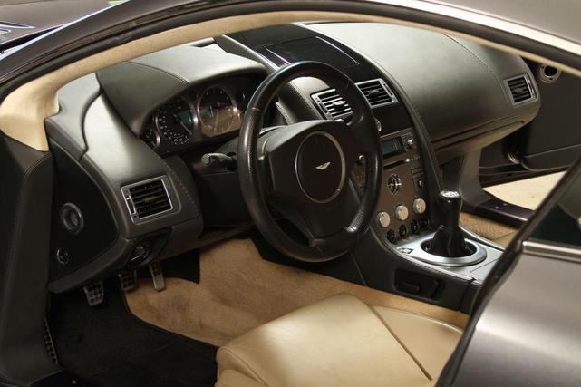 Photo of 2006 GREY Aston Martin V8 Vantage