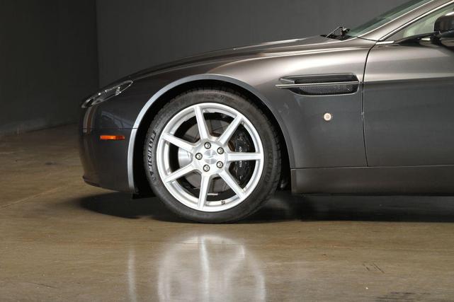 Photo of 2006 GREY Aston Martin V8 Vantage