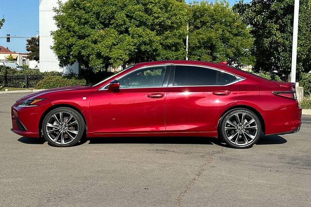 Photo of 2019 Red Lexus ES 350