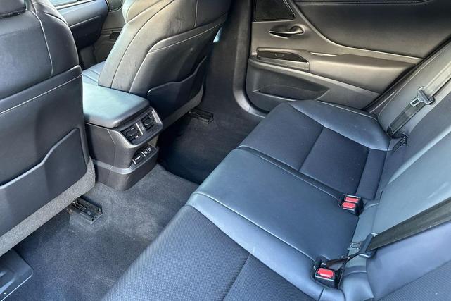 Photo of 2019 Red Lexus ES 350