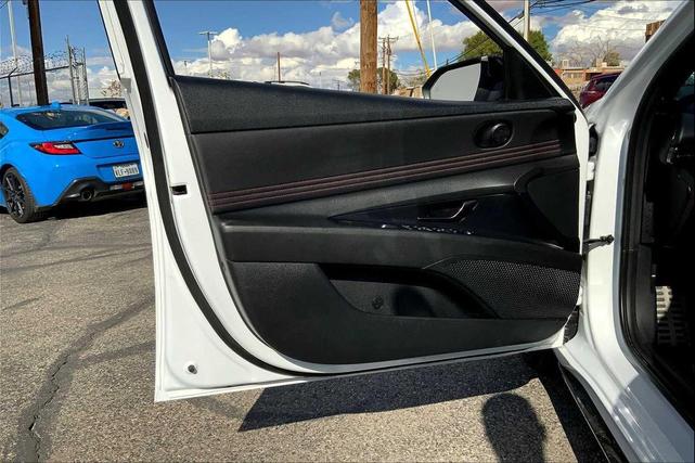 Photo of 2023 Ceramic White Hyundai ELANTRA
