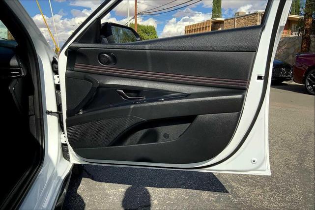 Photo of 2023 Ceramic White Hyundai ELANTRA