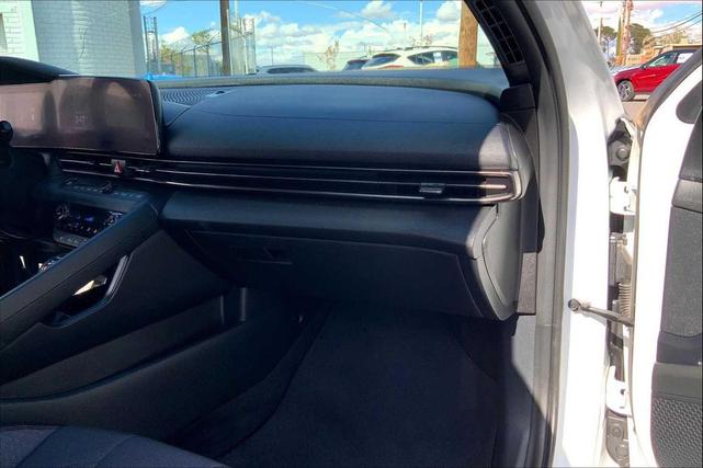 Photo of 2023 Ceramic White Hyundai ELANTRA