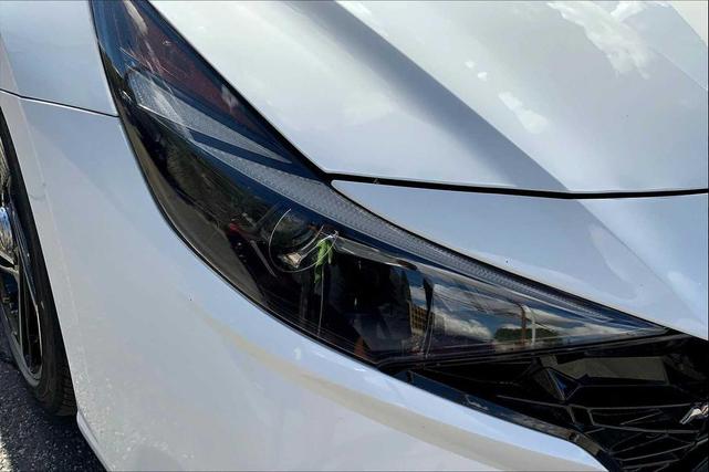 Photo of 2023 Ceramic White Hyundai ELANTRA