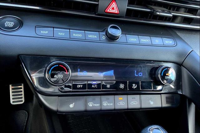 Photo of 2023 Ceramic White Hyundai ELANTRA