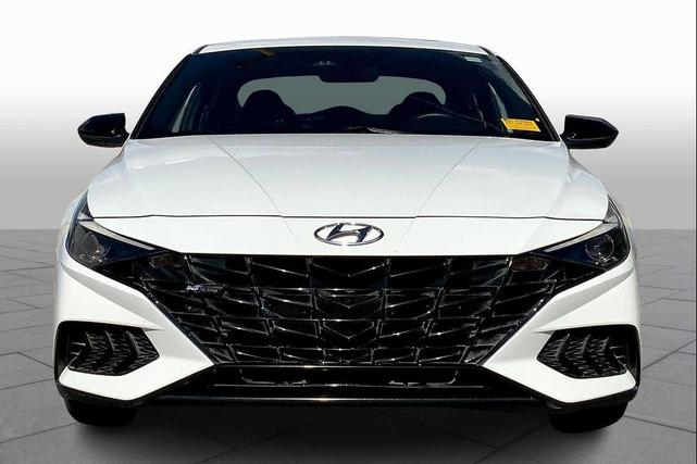 Photo of 2023 Ceramic White Hyundai ELANTRA