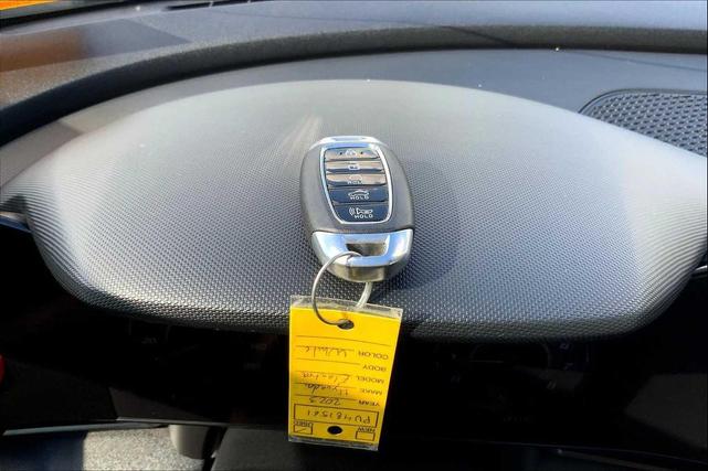 Photo of 2023 Ceramic White Hyundai ELANTRA