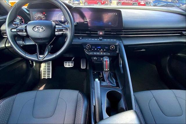 Photo of 2023 Ceramic White Hyundai ELANTRA