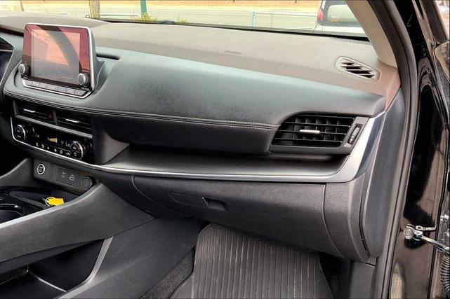 Photo of 2023 Super Black Nissan Rogue