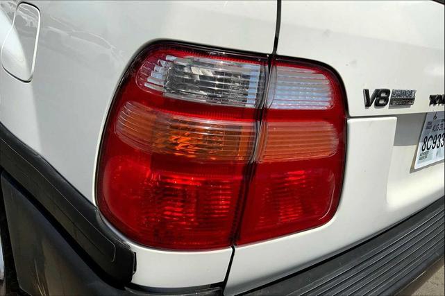 Photo of 1999 Natural White Toyota Land Cruiser