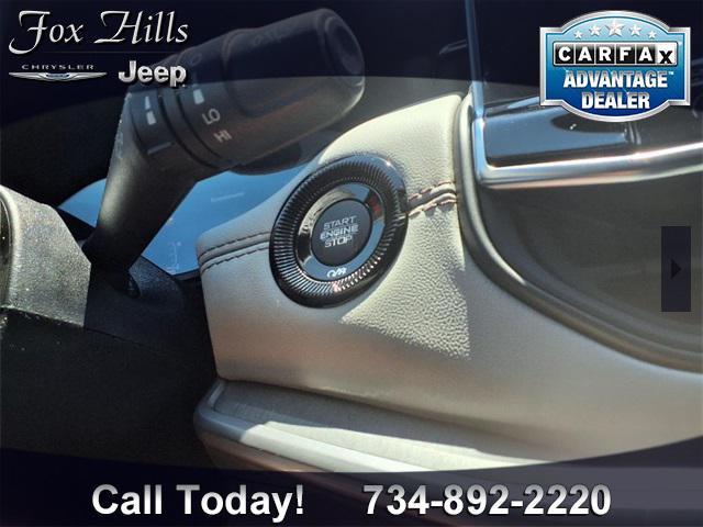 Photo of 2025 Diamond Black Crystal Pearlcoat Jeep Compass
