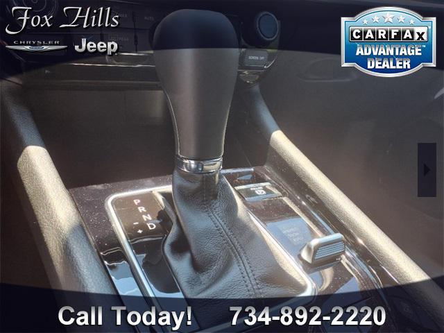 Photo of 2025 Diamond Black Crystal Pearlcoat Jeep Compass