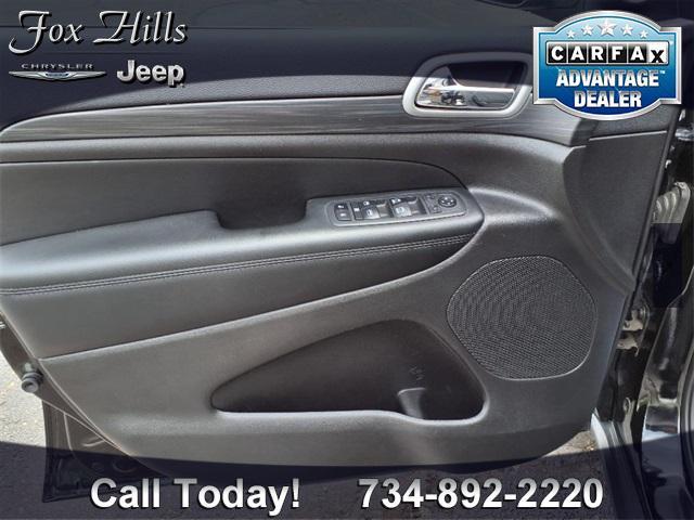 Photo of 2019 Diamond Black Crystal Pearlcoat Jeep Grand Cherokee