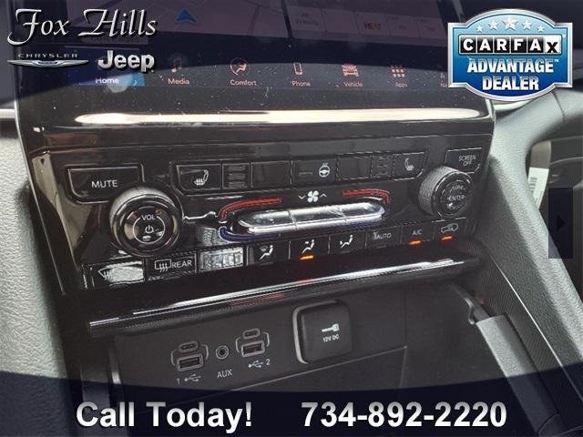 Photo of 2025 Silver Zynith Jeep Grand Cherokee