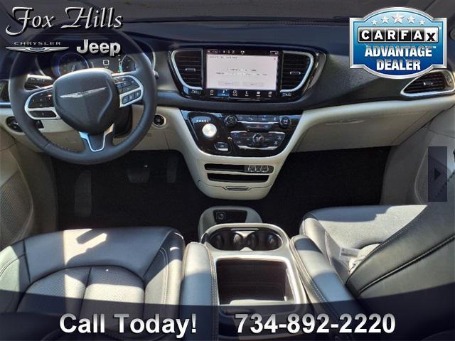 Photo of 2024 Bright White Chrysler Pacifica
