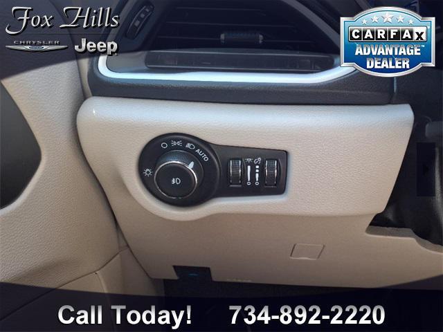 Photo of 2024 Bright White Chrysler Pacifica