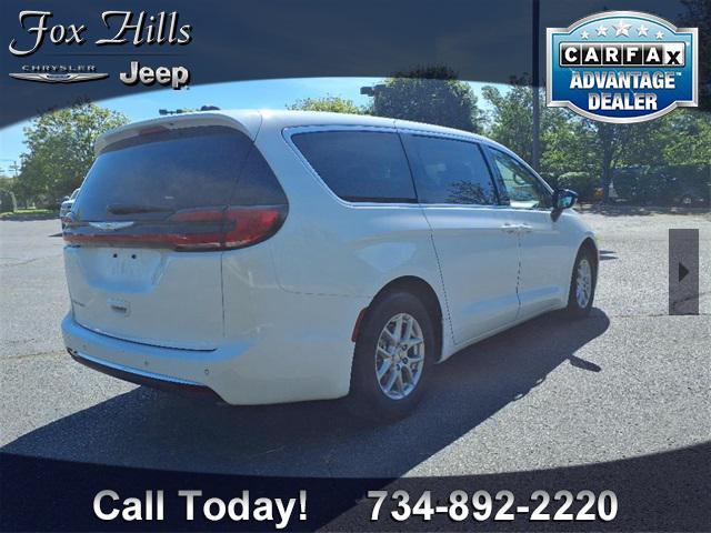 Photo of 2024 Bright White Chrysler Pacifica