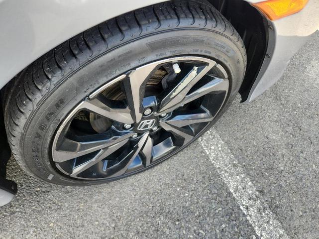 Photo of 2021 Silver Honda Civic