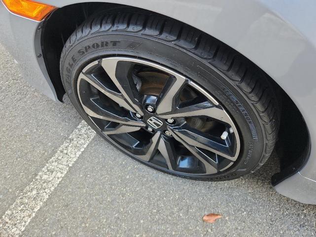Photo of 2021 Silver Honda Civic