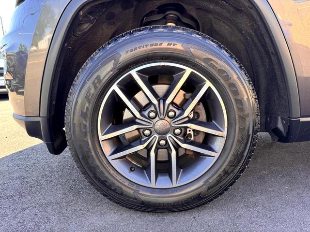 Photo of 2019 Gray Jeep Grand Cherokee