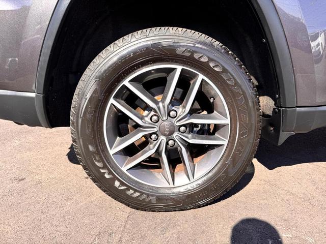 Photo of 2019 Gray Jeep Grand Cherokee
