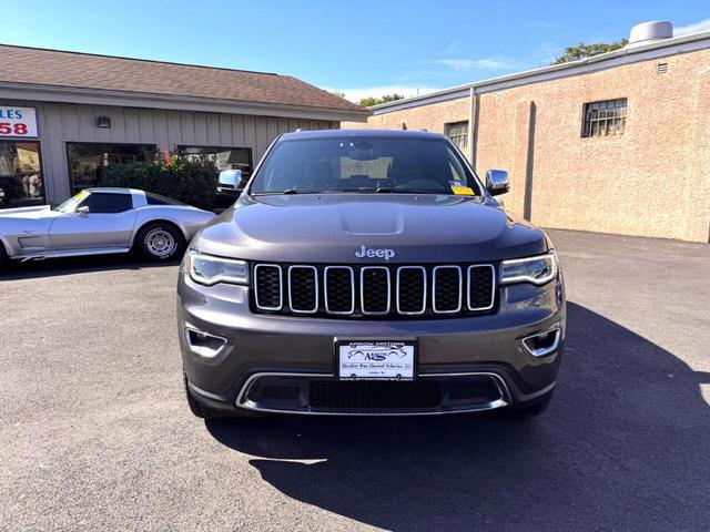 Photo of 2019 Gray Jeep Grand Cherokee