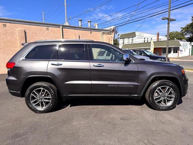 Photo of 2019 Gray Jeep Grand Cherokee