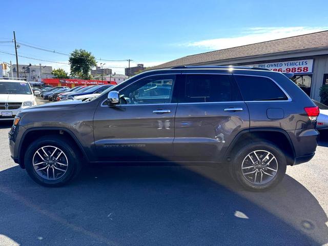 Photo of 2019 Gray Jeep Grand Cherokee