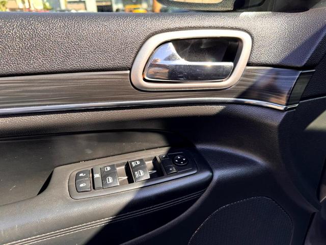 Photo of 2019 Gray Jeep Grand Cherokee