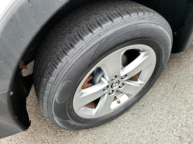 Photo of 2015 White Toyota RAV4