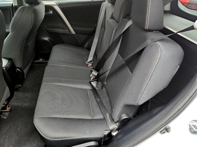 Photo of 2015 White Toyota RAV4