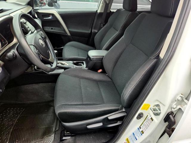Photo of 2015 White Toyota RAV4