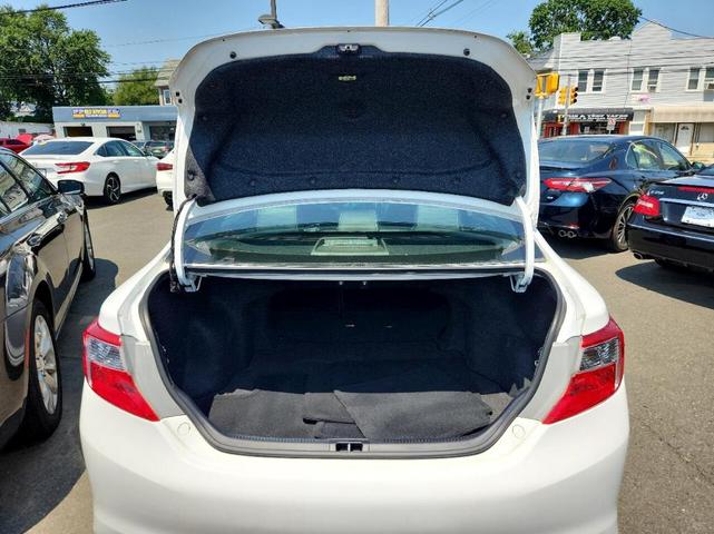 Photo of 2014 White Toyota Camry
