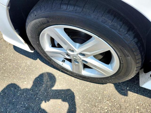Photo of 2014 White Toyota Camry