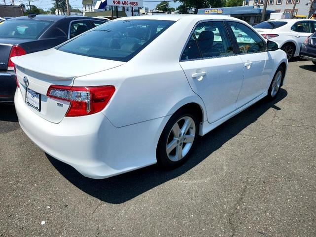Photo of 2014 White Toyota Camry