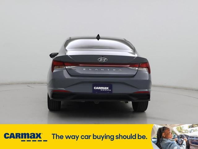 Photo of 2023 Gray Hyundai ELANTRA