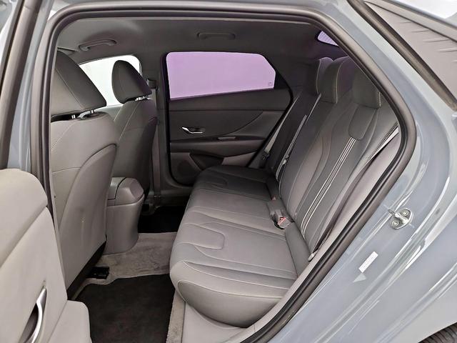 Photo of 2023 Gray Hyundai ELANTRA