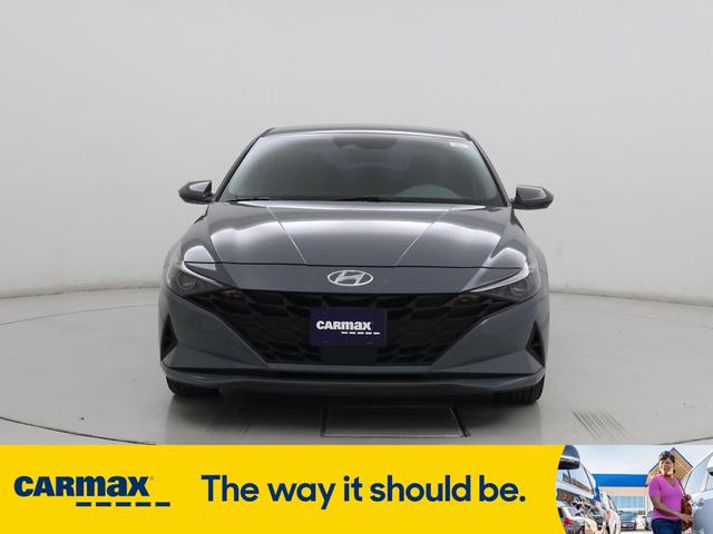Photo of 2023 Gray Hyundai ELANTRA