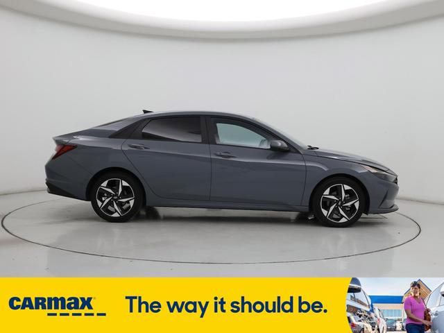 Photo of 2023 Gray Hyundai ELANTRA