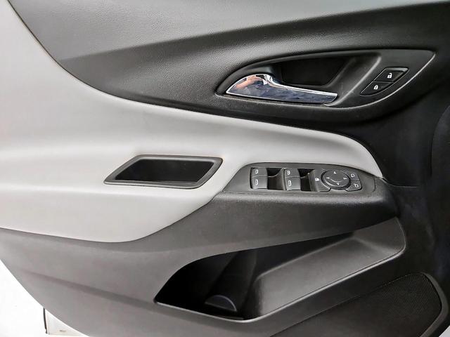 Photo of 2018 White Chevrolet Equinox